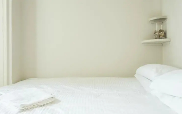 FG Property - Earls Court, Philbeach Gardens, Flat 9