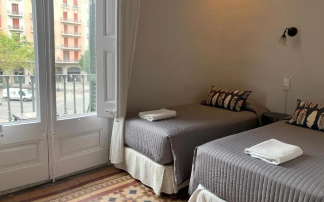 Casa Consell Gran Via Guest House