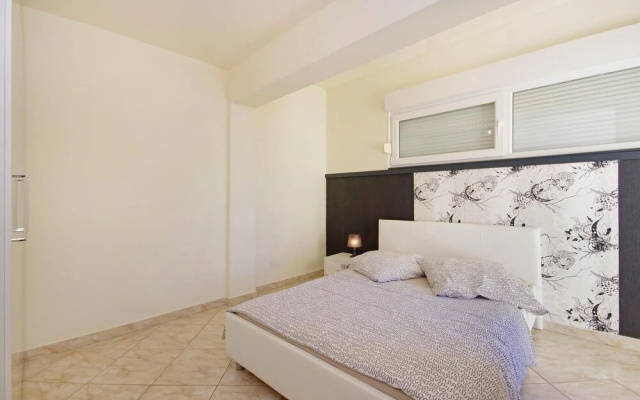 Awesome Home in Baska Voda With Wifi and 2 Bedrooms