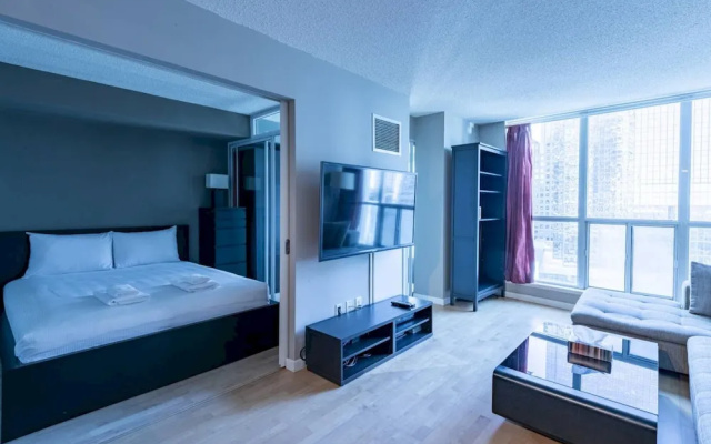 Chic 1 Bed in Heart of Downtown Toronto