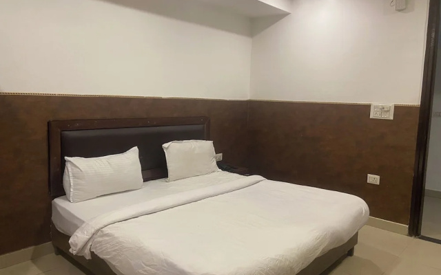Hotel Golden Plam Tilak Nagar Market