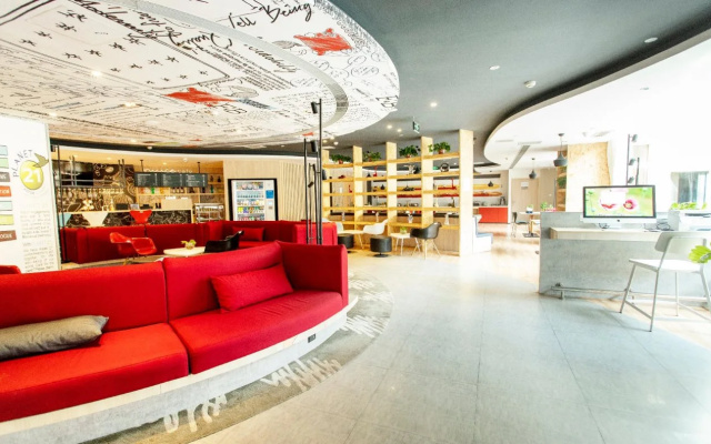 ibis Xinzhou Qiyi Road Hotel