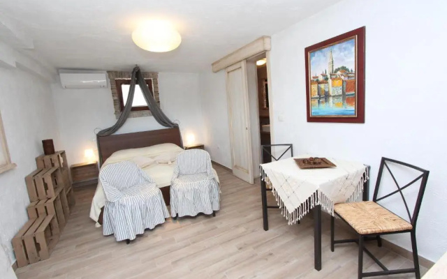 Apartments with Shared Pool Midea 2
