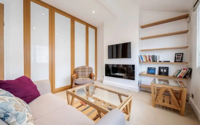 Conduit Mews Luxurious Mews House Next to Hyde Park