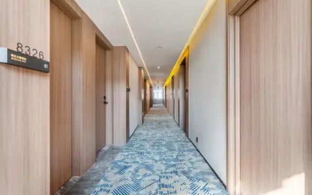 Jinjiang Inn Fashion Hotel (Haikou East High-Speed Railway Station Longhu Tianjie Branch)
