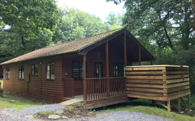 Prancing Hare Lodge Hot Tub