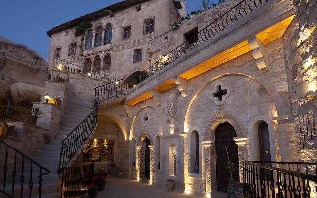 Отель Elika Cave Suites вид на фасад