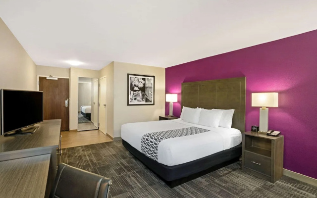 La Quinta Inn & Suites by Wyndham Columbus MS