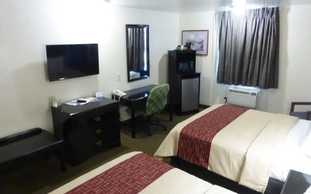 Red Roof Inn & Suites Piqua