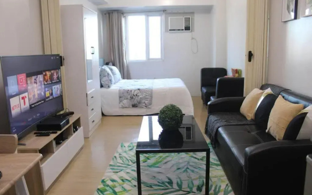 Huge A2J Executive Luxury 1BR Suite Near ABS CBN