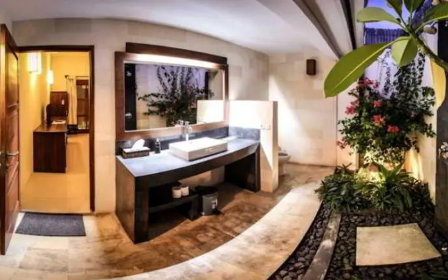 Tir Na Nog Beachfront Resort