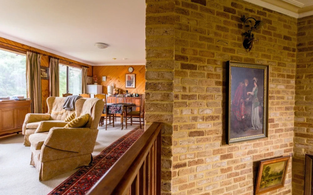 Albany's Big Grove Bed & Breakfast