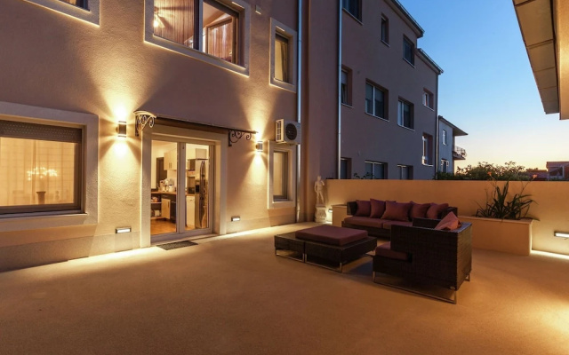 Modern Holiday Home at Podstrana with Hot Tub & Sauna
