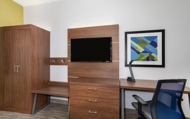 Holiday Inn Express and Suites Phoenix Tempe - University
