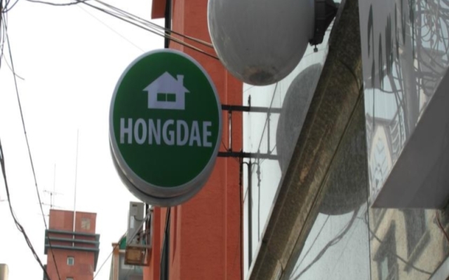 Отель Hongdae Family Housetel 2 вид на фасад