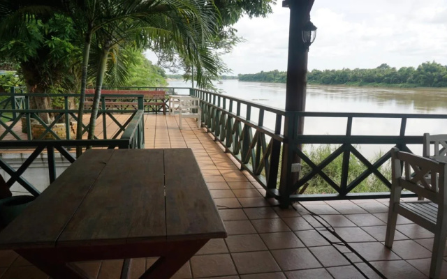 Vansana NamNgum Hotel