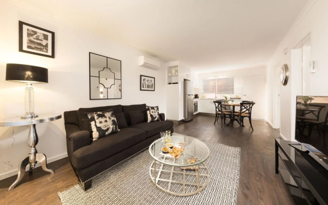 The Manhattan - Central & Sophisticated