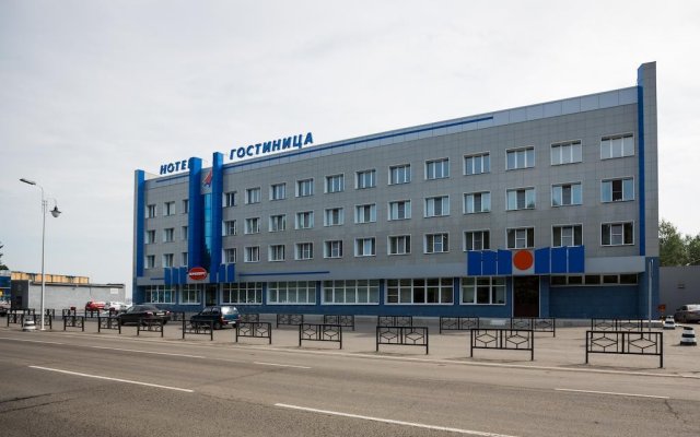 Гостиница «Аэропорт» в Барнауле 6 отзывов об отеле, цены и фото номеров - забронировать гостиницу «Аэропорт» онлайн Барнаул вид на фасад