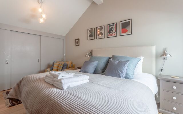 Отель Chic 2 Bedroom Garden House in Dalston вид на фасад