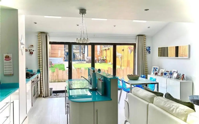 8 Guest's House.... Wow!