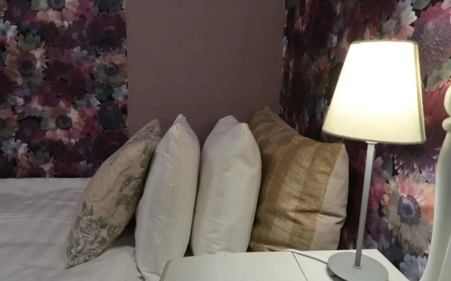 "room in Guest Room - Hotel Tre små rum - Double Room With Shared Bathroom"