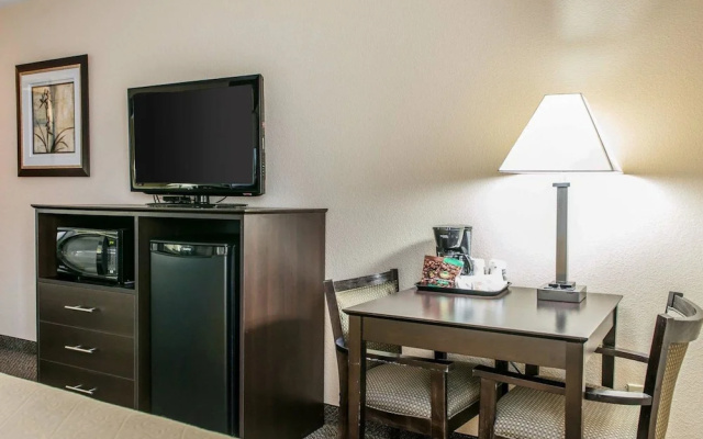 Quality Inn & Suites  Mattoon Area
