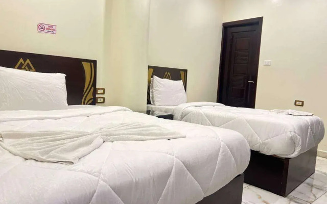 City pyramids inn