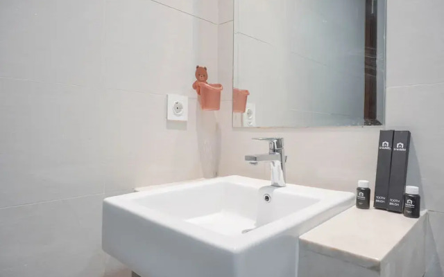 Warm And Comfort Studio Room At Green Sedayu Apartment