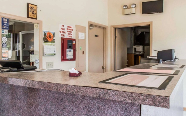 Econo Lodge Waynesburg