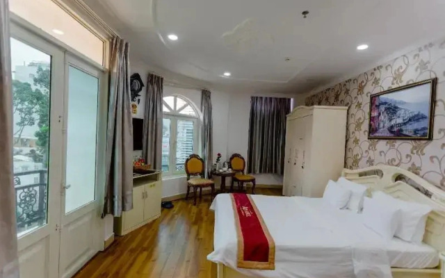 Dahlialand Saigon Hotel