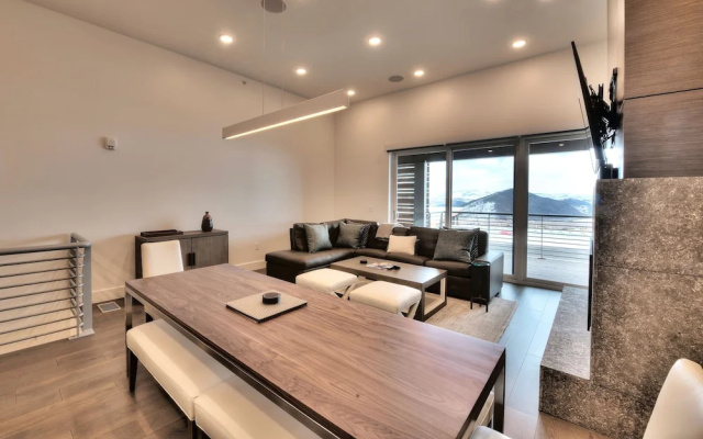 3br/3ba Stunning In Canyons Village 3 Bedroom Condo by RedAwning