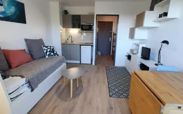 Charmant studio refait à neuf CARNON port 34