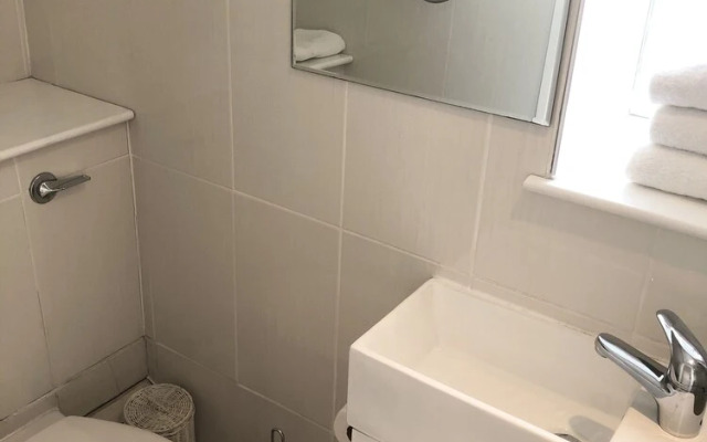 Victoria Station Apartment