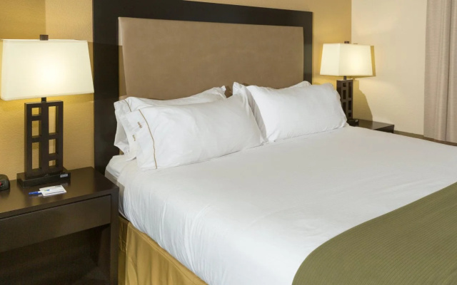 Holiday Inn Express & Suites Jacksonville Airport by IHG