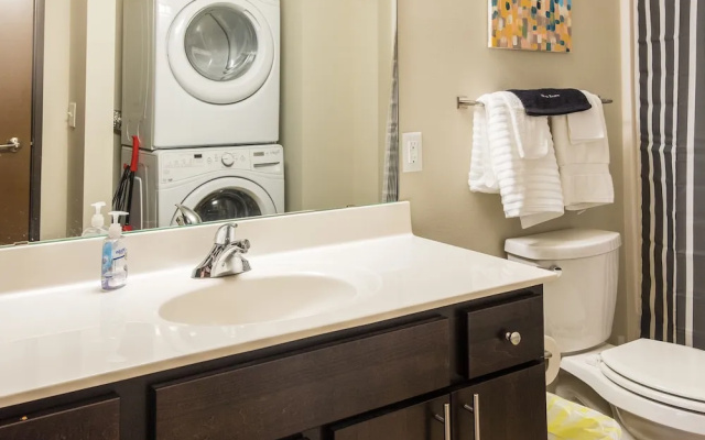 1 BR Downtown Loft Near Fiserv Forum by Frontdesk