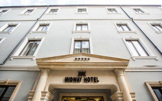 Midway Hotel 0