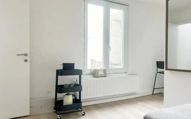 Charming Studio Steps from City Center