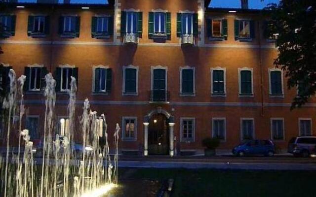 Отель Le Residenze Del Conte Agudio Мальграте вид на фасад