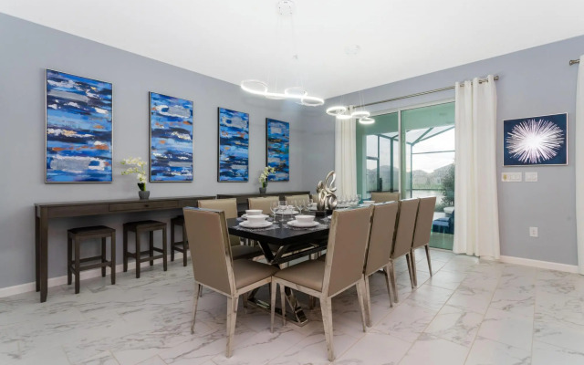 Large beautiful home by Disney