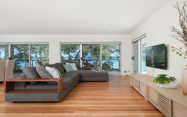 Waterfront Serenity - Luxury home with Grand Views