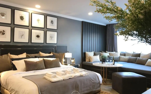 Stay in Style The Heart of Nimman R306AB
