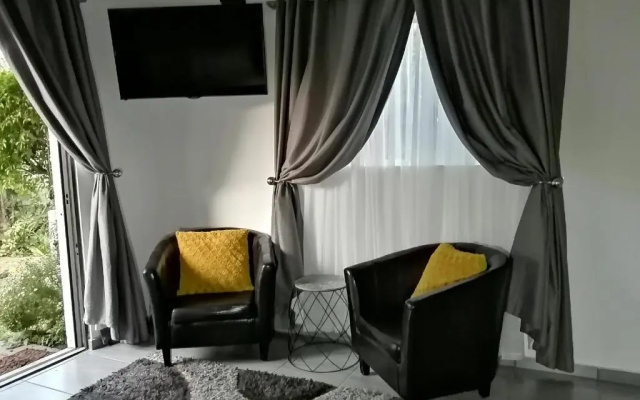 Roxy's Rest Guest House