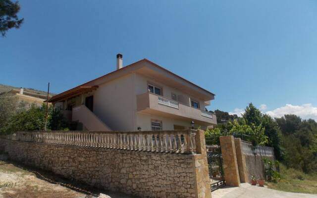 Отель Guest house Vila Bega Саранда вид на фасад