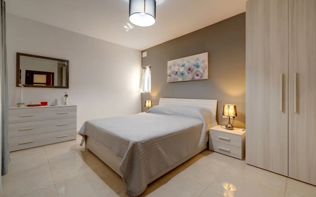 Stylish, Bright and Airy Apart in Central Bugibba