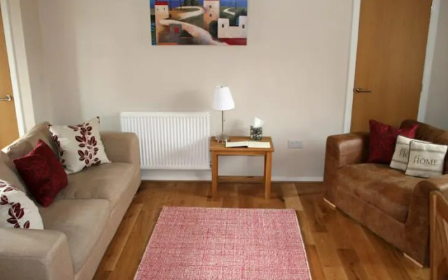 Kings Court Apartments