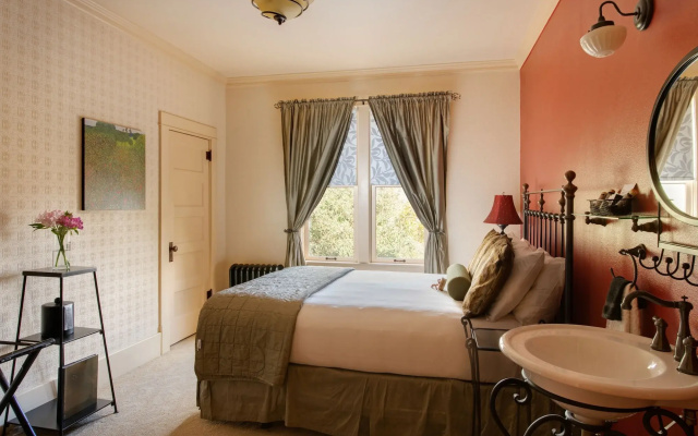 Chamberlin Inn Cody