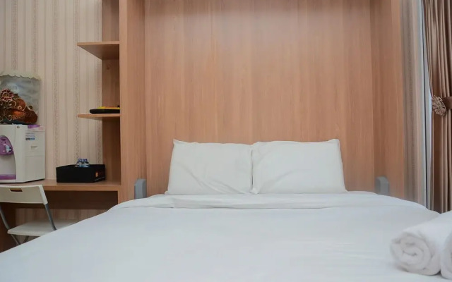 Functional Studio Green Pramuka Apartment near Shopping Center