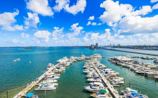 The Grand Wonder Biscayne(No Front Desk Contact The 5 Days In Advance)