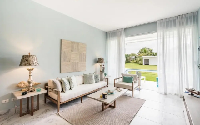 Two-bedroom apt With Pool View bbq in Lake View