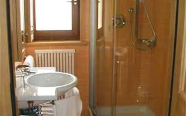 Hotel Valbruna Inn